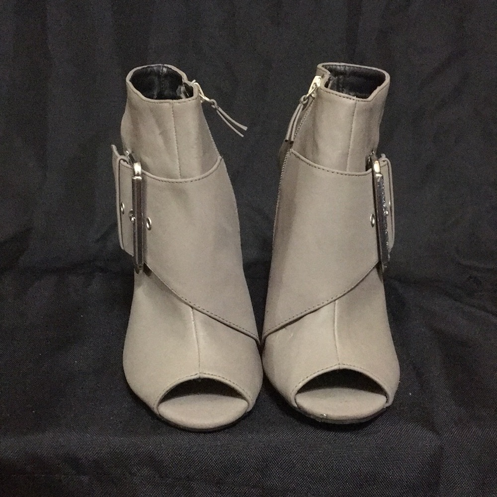 Heels - Picture 2 of 5